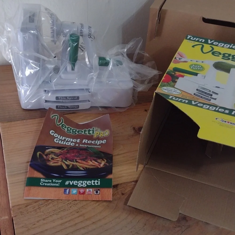 Veggetti Pro Spiralizer Table Top Spiral Vegetable Cutter New in Box